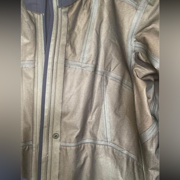 Arc’teryx Codetta Women’s Raincoat - Picture 2 of 9